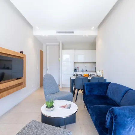 Διαμέρισμα 2-br Facing Palais Des Congres Centre *