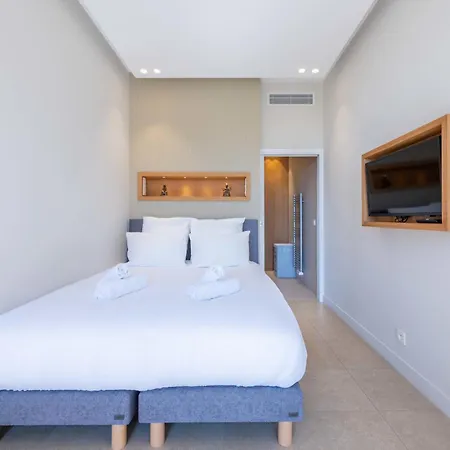 2-br Facing Palais Des Congres Centre * קאן