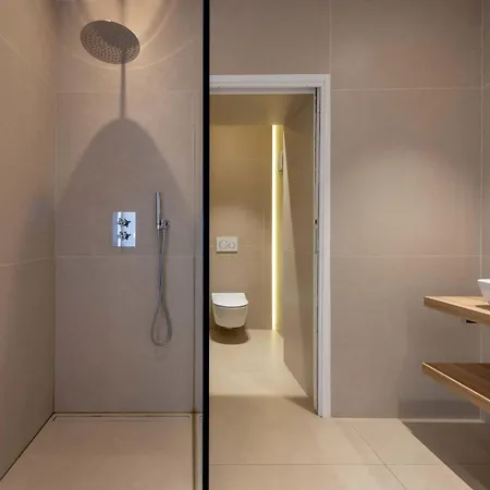 2-br Facing Palais Des Congres Centre